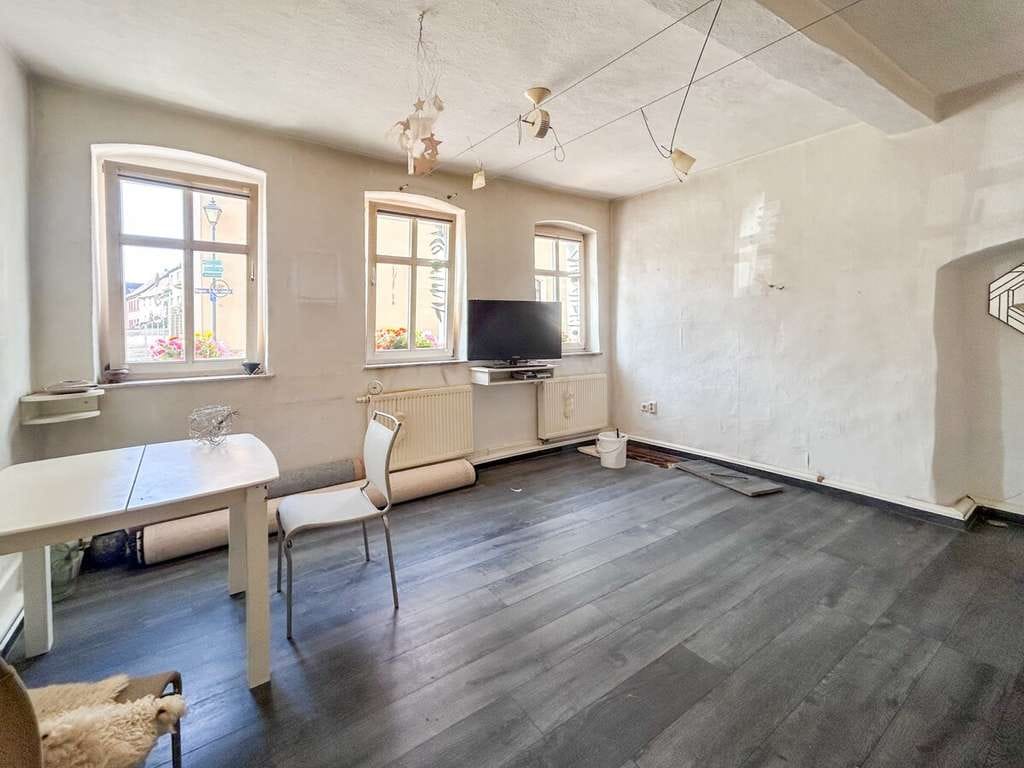 Immobilie in Dornburg-Camburg - Wachgeküsst: Historisches Haus am Markt wartet auf neuen Glanz - Bild 3
