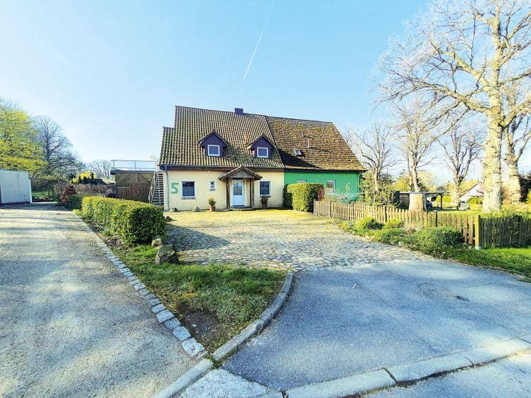 Immobilie in Kröpelin - Doppelhaushälfte mit zwei Wohneinheiten 18236 Kröpelin OT Wichmannsdorf, Schloßstraße 5 - Bild 0