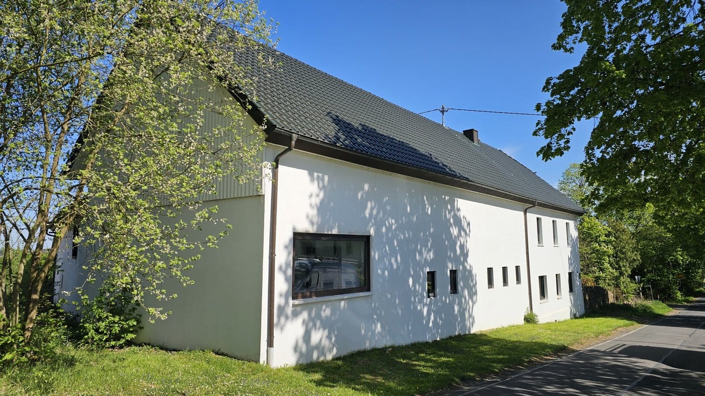 Immobilie in Flammersfeld - Außergewöhnliches Anwesen im Raum Altenkirchen: Luxus trifft auf Vielseitigkeit - Bild 2