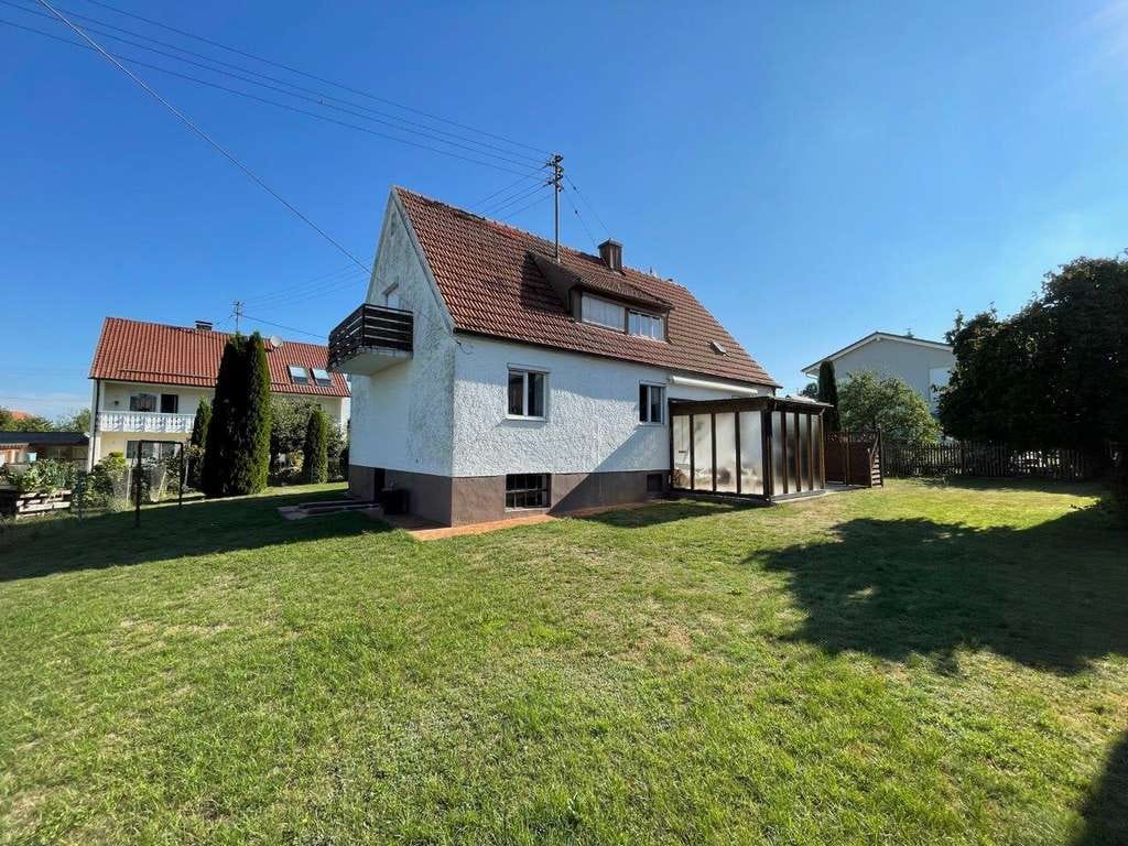 Immobilie in Gessertshausen - Sanierungsbedürftiges Einfamilienhaus auf großzügigem Gartengrundstück - Bild 1