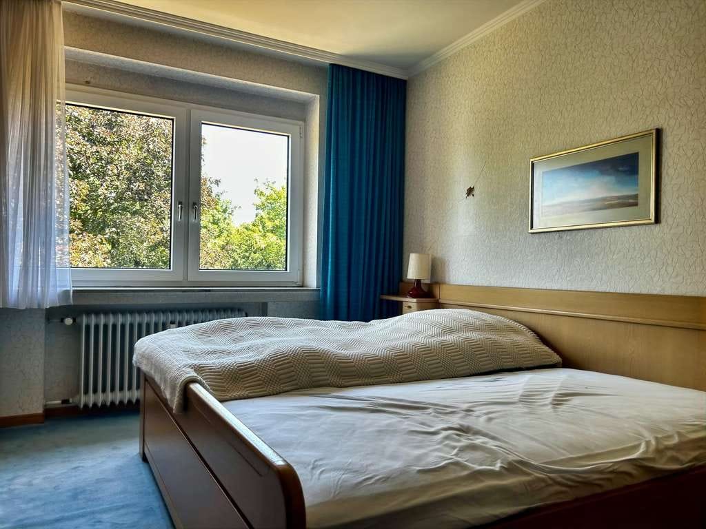 Immobilie in Meerbusch - Meerbusch: 3-Zimmerwohnung mit Balkon und viel Gestaltungspotenzial  - Bild 4