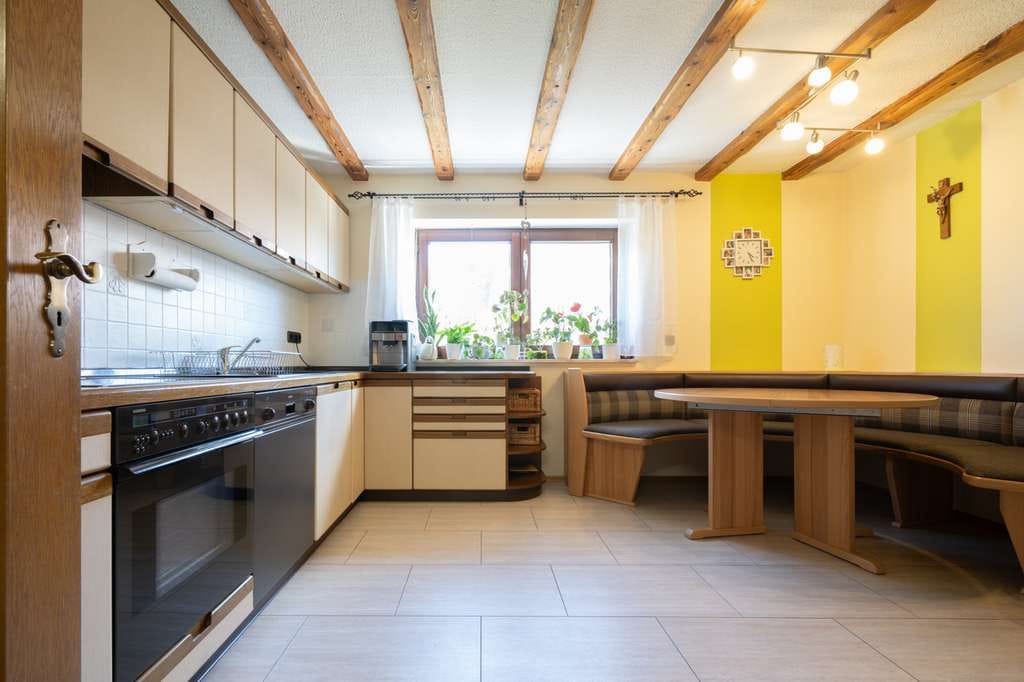 Immobilie in Amerdingen - Anwesen mit zwei Wohnhäusern * großer Garten & viele Nebengebäude auf 3.000 m² * ideal für Familien - Bild 4