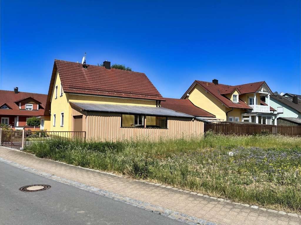 Immobilie in Pfatter - Generationenwohnen: Zwei EFH als Wohneigentumspaket - Bild 0