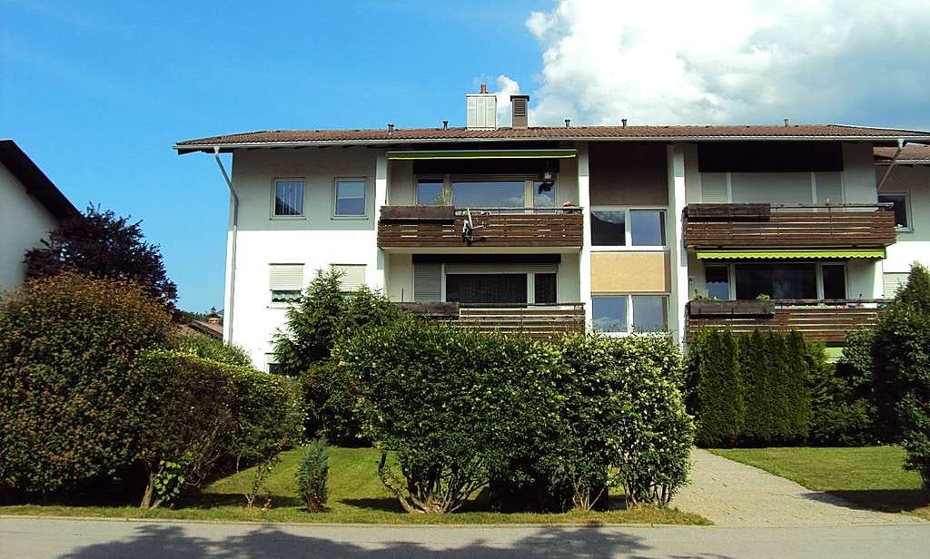 Immobilie in Brannenburg - Gemütliche 3-Zimmer-Wohnung in Brannenburg mit Bergblick – attraktive Kapitalanlage - Bild 0