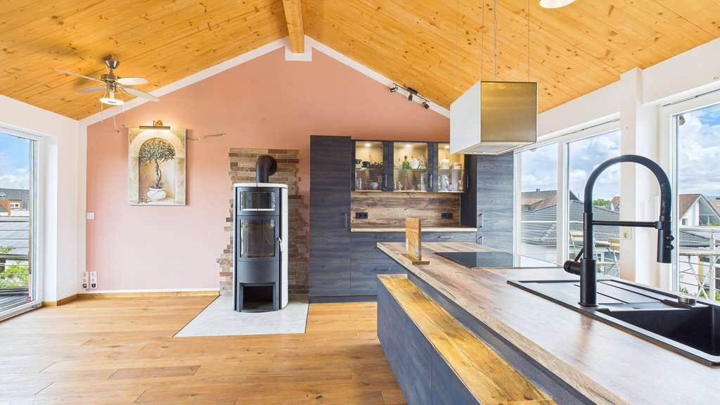 Immobilie in Möhrendorf - Helle Dachgeschosswohnung mit zwei Balkonen - Bild 1