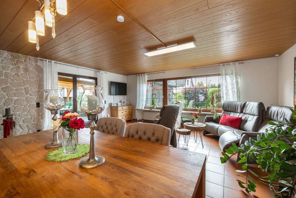 Immobilie in Kaisersbach - Haus im Haus - großzügiges Wohnen auf einer Ebene in ländlicher Idylle - Bild 1