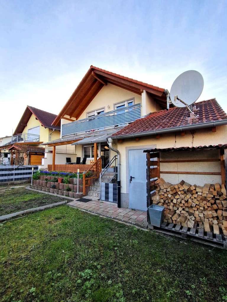 Immobilie in Graben-Neudorf - Familienfreundliche 4-Zimmer-Wohnung mit Garten, Terrasse und Garage - Bild 1