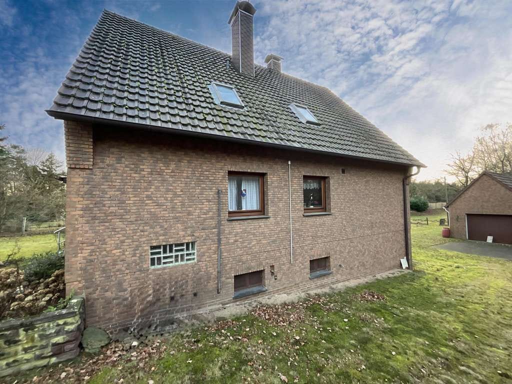 Immobilie in Eystrup - Wohnen im Einklang mit der Natur
Mehrgenerationenhaus in idyllischer Waldlage - Bild 1