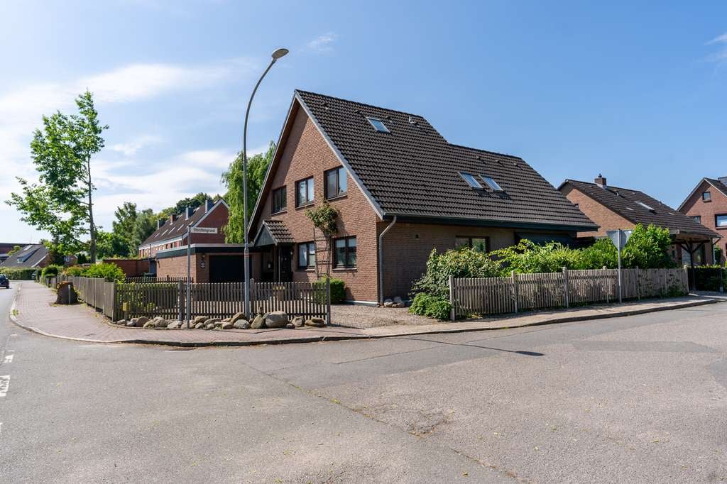 Immobilie in Lensahn - Großzügiges Einfamilienhaus mit viel Charme und zentral in Lensahn gelegen! - Bild 4