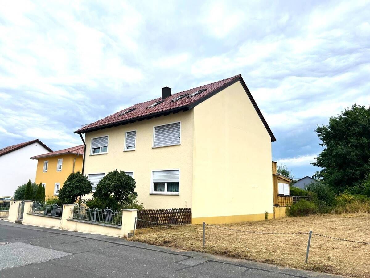 Immobilie in Grafenwöhr - Grafenwöhr - 2- Familienhaus - Bild 1