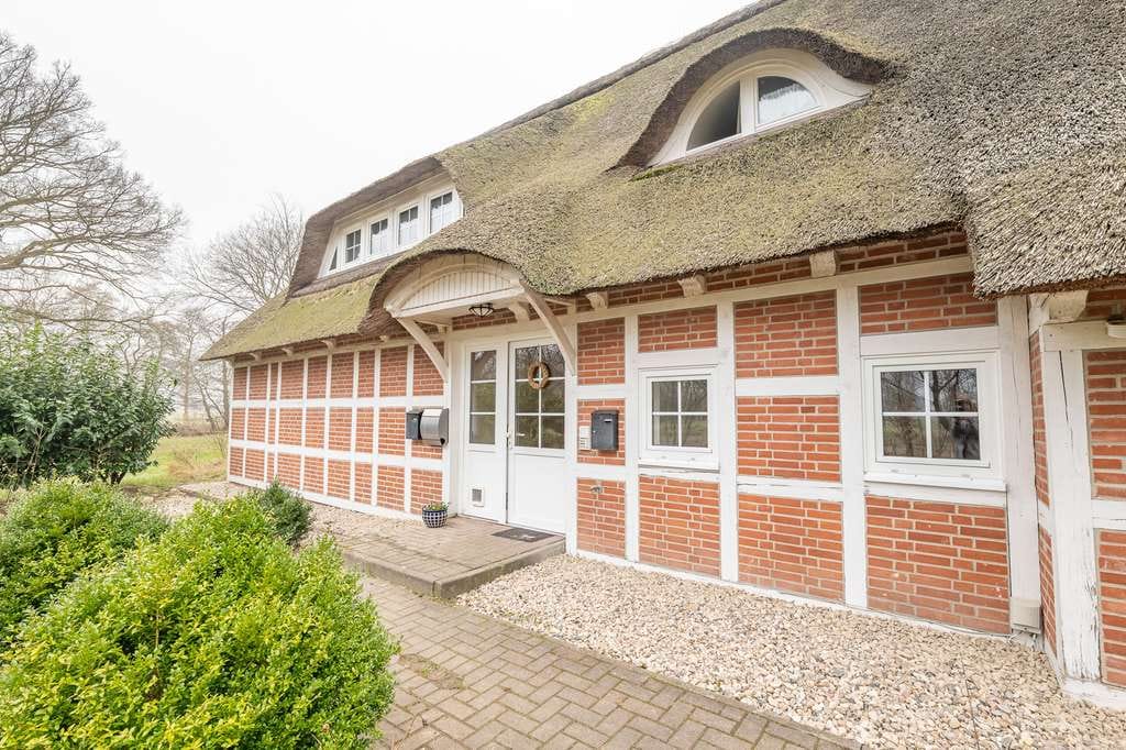 Immobilie in Hemmoor - Historisches Reetdach-Haus mit 4 Einheiten und ca. 6,71 % Rendite - Bild 3