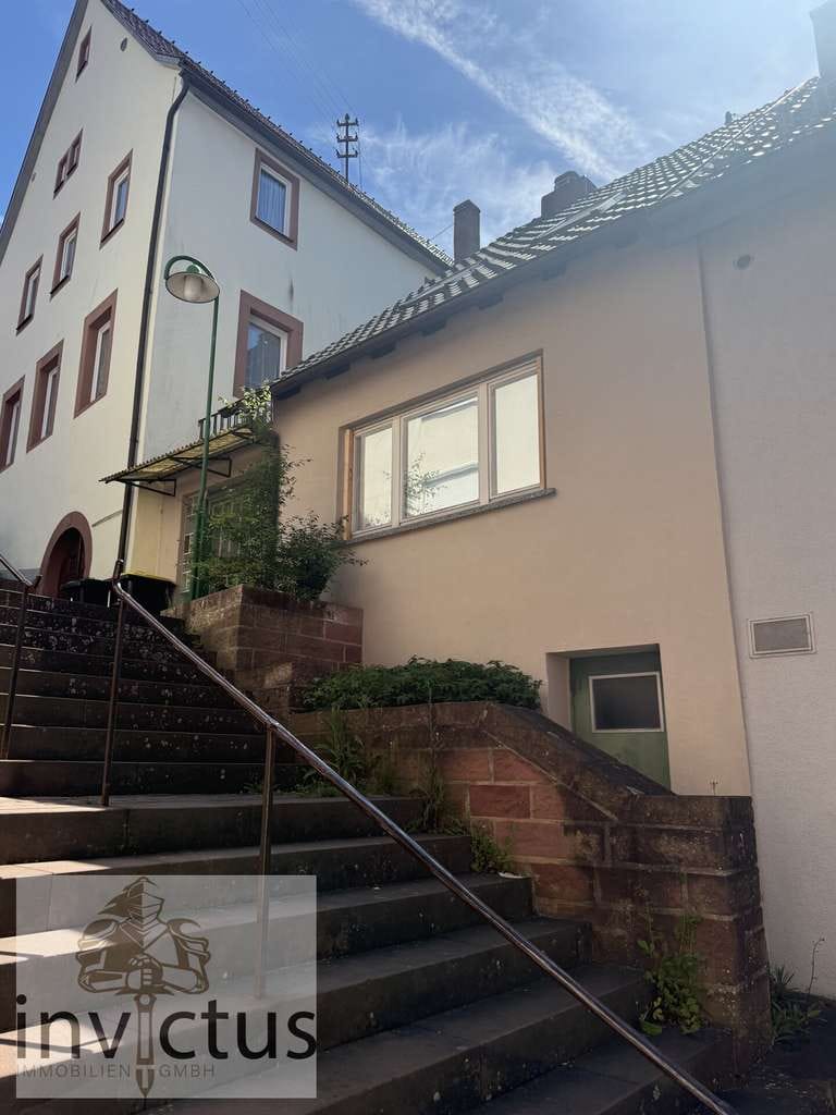Immobilie in Külsheim - Ca. 7,3 % Bruttomietrendite p.a. – vermietetes Stadthaus mit Entwicklungspotenzial - Bild 1