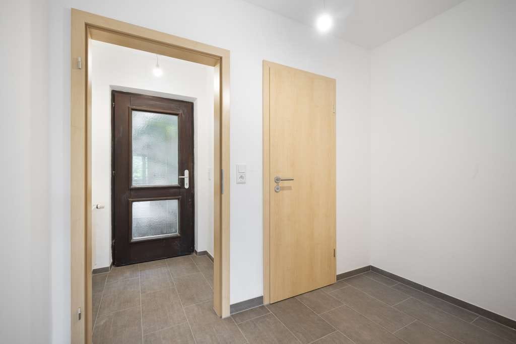 Immobilie in Oberhaching - Ruhig, hell, renoviert: individuelles Reihenmittelhaus mit Blick - Bild 2