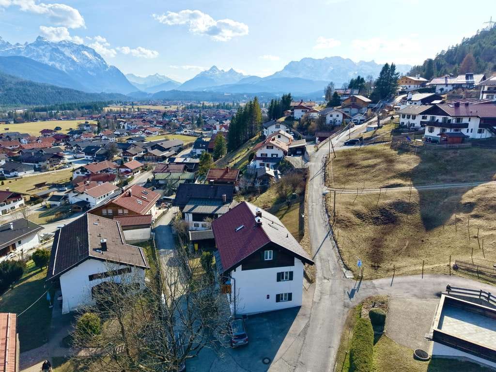 Immobilie in Wallgau - 3-Parteienhaus oder Eigenheim mit Vermietungsmöglichkeit  - Bild 1