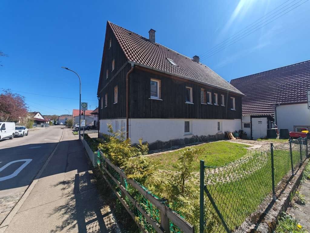 Immobilie in Engstingen - Familiendomizil mit Dachterrasse und Doppelgarage inmitten von Kohlstetten! - Bild 3