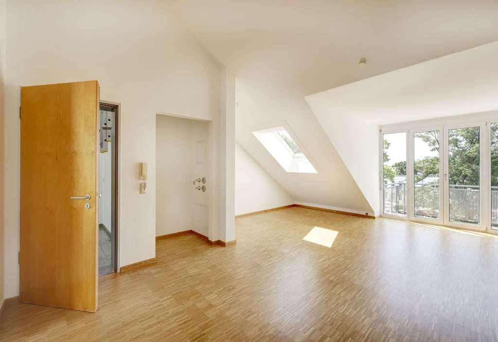 Immobilie in Finsing - Helle 2-Zimmer-Dachgeschosswohnung mit besonderem Flair - Bild 1