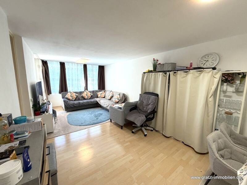 Immobilie in Unterhaching - 2-Zimmer-Wohnung mit Potenzial im ersten Obergeschoss mit Balkon und Tiefgaragenstellplatz - Bild 1