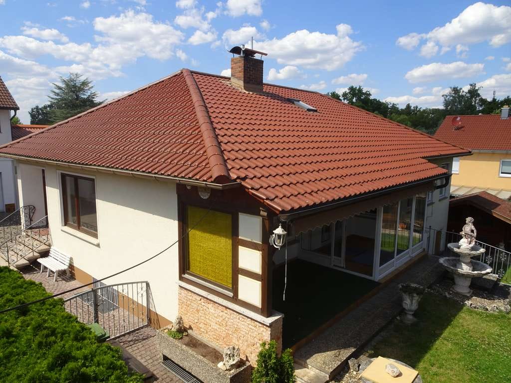 Immobilie in Herzogenaurach - Bungalow mit Wintergarten und Garage im Norden von Herzogenaurach - Bild 0