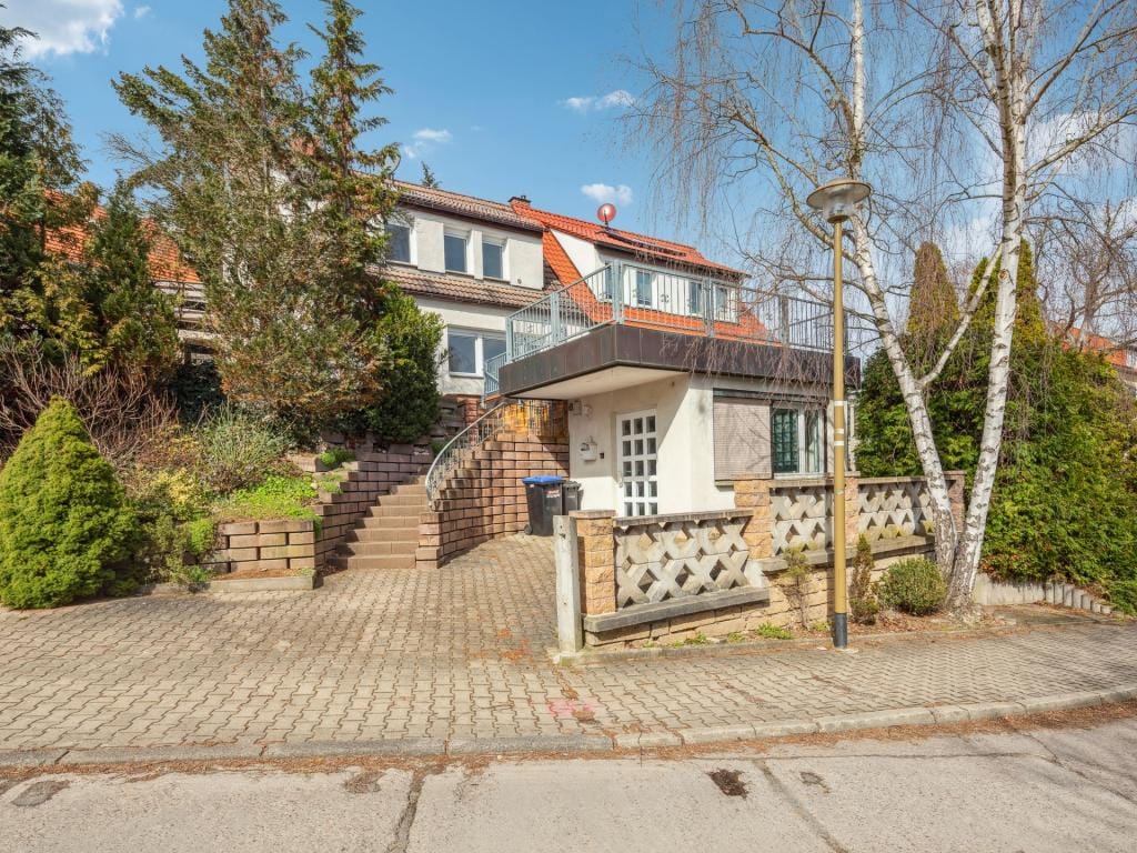 Immobilie in Rudolstadt - Wohnen mit Weitblick - Einfamilienhaus mit Panorama am Gemeindeberg - Bild 1