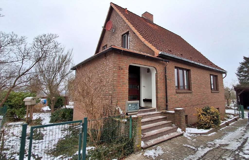 Immobilie in Stralendorf - Einfamilienhaus mit schönem Grundstück, voll unterkellert, Doppelcarport und Kaminofen - Bild 0