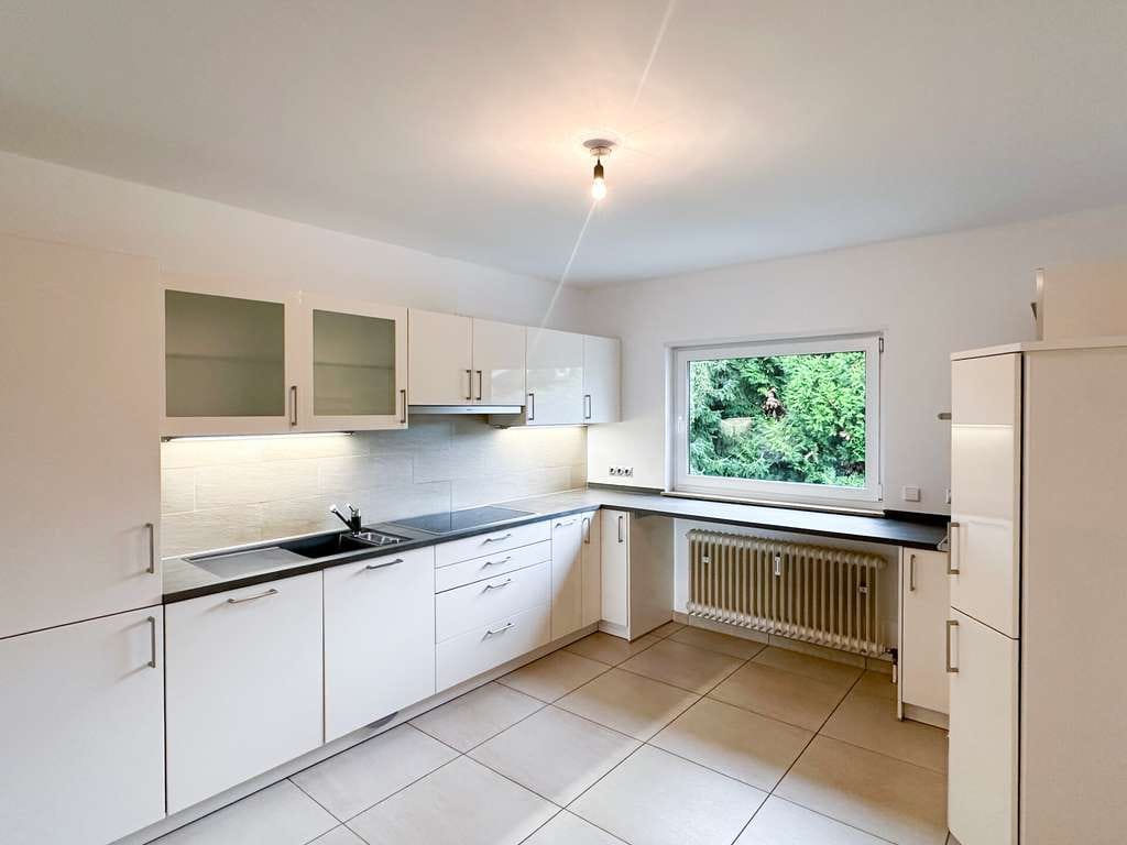 Immobilie in Dossenheim - Bezugsfrei: Moderne, renovierte 4-Zimmer-Wohnung im OG 
mit Kamin, Loggia und 
2 KFZ-Stellplätzen - Bild 0