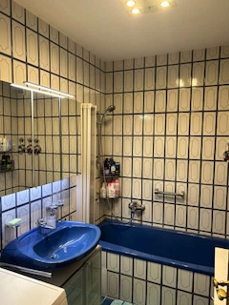 Immobilie in Chiemsee - "In zentraler, ruhiger Lage von Prien: 2,5 Zimmer- Etagen-Eigentumswohnung in gepflegtem Wohnhaus!"" - Bild 4