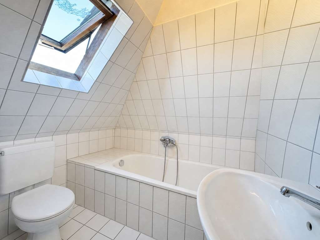Immobilie in Tuttlingen - Charmante 2-Zimmer-Dachgeschosswohnung in citynaher Lage - Bild 2