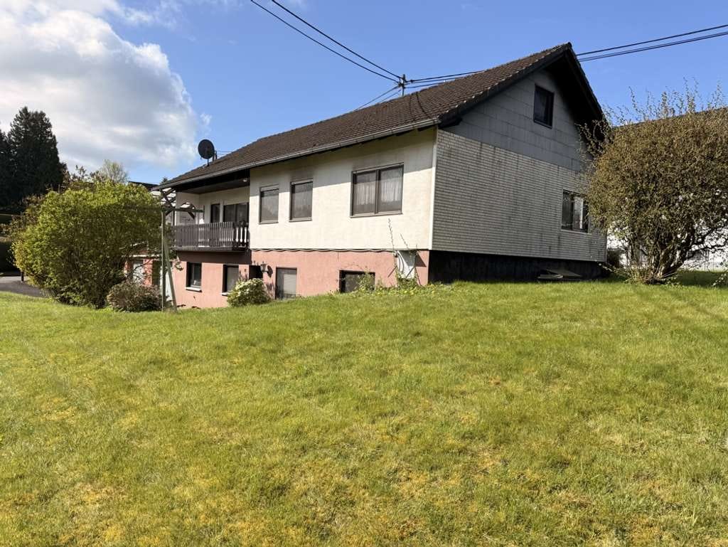 Immobilie in Raubach - Großzügiges Ein-/ Zweifamilienhaus mit großem Grundstück und zwei Garagen! - Bild 4