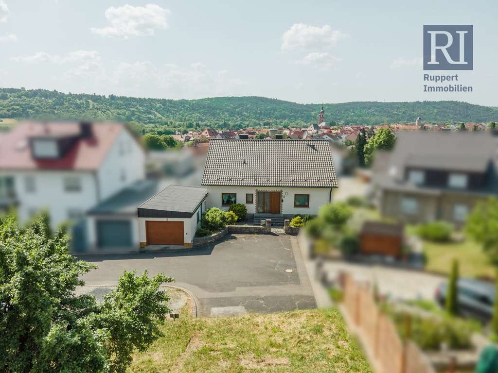 Immobilie in Eibelstadt - Großzügiges Zuhause mit Fernblick über Eibelstadt - Bild 0