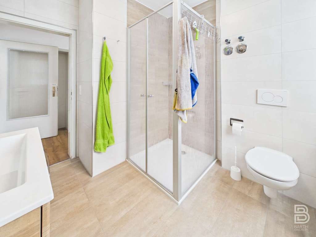 Immobilie in Abensberg - Solides 3-Familienhaus mit Garten, Doppelgarage und Entwicklungspotenzial in ruhiger Lage - Bild 4