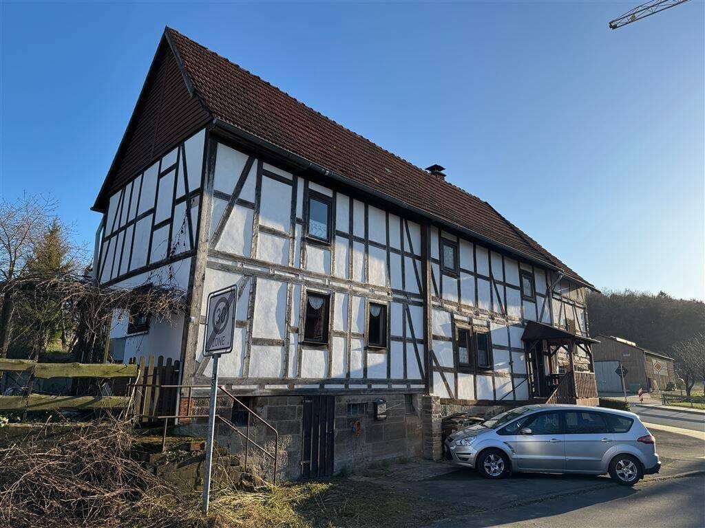 Immobilie in Wolfhagen - Einfamilienhaus plus möglichen Bauplatz in Wolfhagen-Viesebeck! - Bild 0