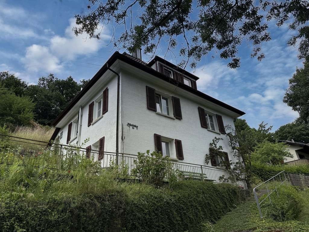Immobilie in Schiltach - Charmantes Einfamilienhaus mit Potenzial in  naturnaher, idyllischer Hanglage von Schiltach - Bild 2