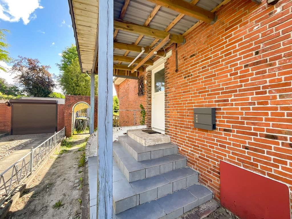 Immobilie in Rendsburg - Zweifamilienhaus mit Garage in Rendsburg zu verkaufen ! - Bild 1