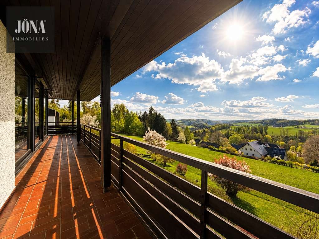 Immobilie in Grafengehaig - Einmaliger Weitblick & offene Architektur
Wohnhaus mit Doppelgarage und vollausgestatteter Einliege - Bild 4