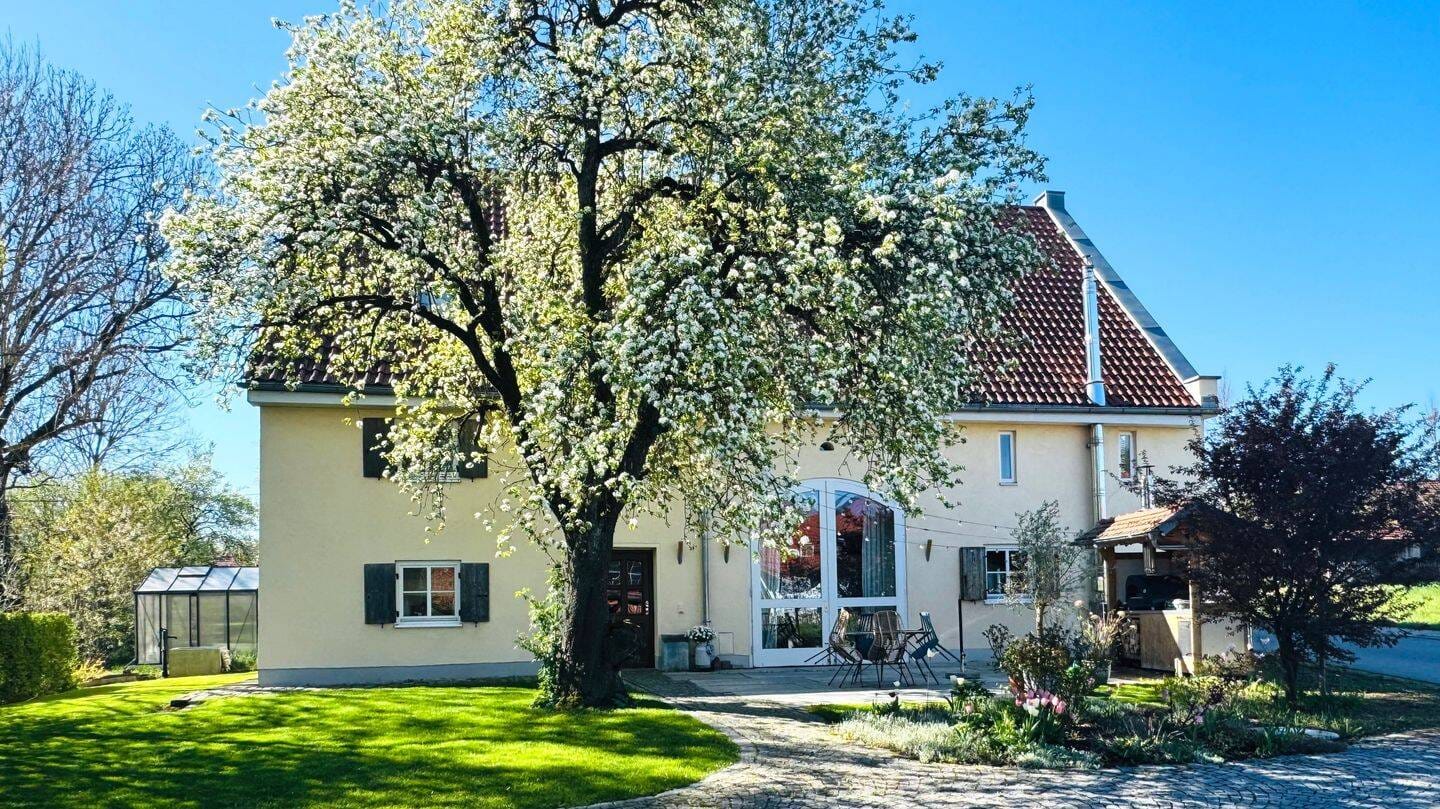 Immobilie in Lamerdingen - o viele Lieblingsplätze Außergewöhnlicher Familiensitz, der Alt und Neu verbindet an einem Ort, wo die Welt noch in Ordnung ist - Bild 0