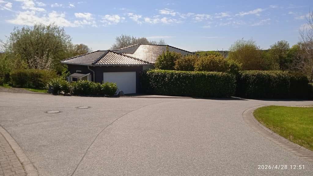 Immobilie in Neuerkirch - Traumhafter, barrierefreier Bungalow mit Pool in herrlicher Ortsrandlage von Neuerkirch - Bild 1