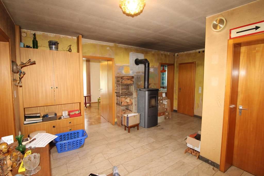 Immobilie in Bechhofen - Einfamillienhaus mit Ausbaureserve, viel Platz und traumhaftem Grundstück - Bild 2
