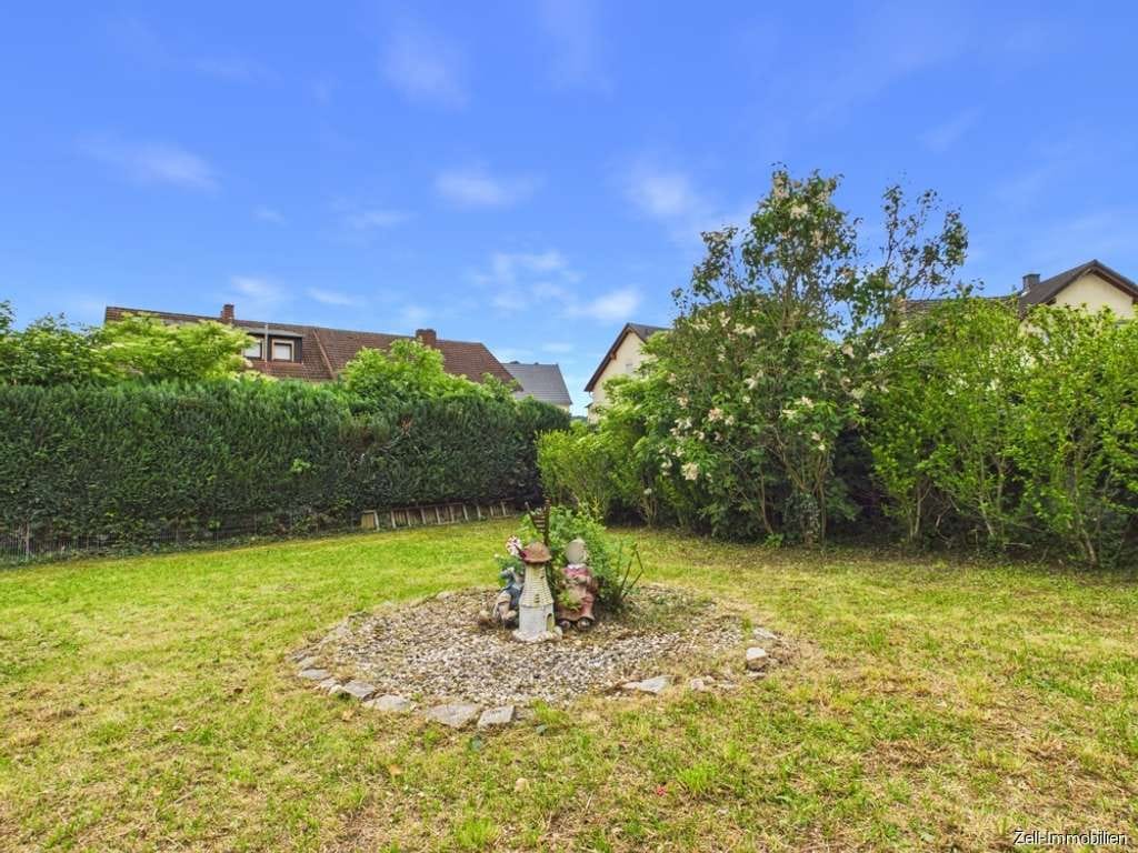 Immobilie in Rüdesheim am Rhein - Familienfreundliche Doppelhaushälfte mit Garten, Terrasse und Garage - Bild 2