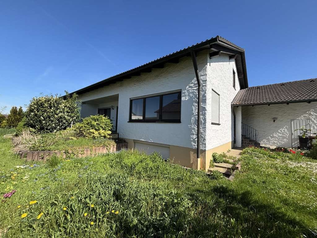 Immobilie in Kösching - Ihr neues Zuhause: Bungalow mit Terrasse, Garten und Ausbaureserve - Bild 1