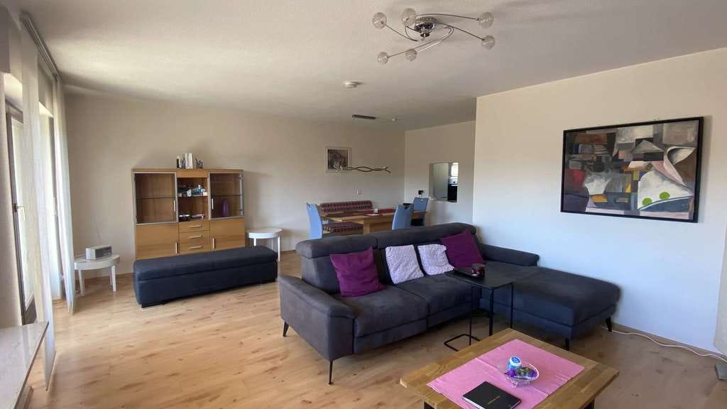 Immobilie in Löchgau - Charmantes Reihenmittelhaus in ruhiger Stadtrandlage von Löchgau ! - Bild 1