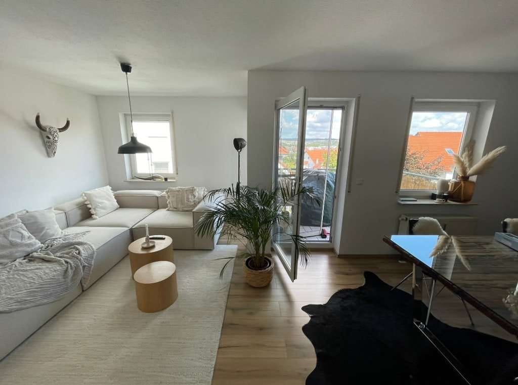 Immobilie in Neuenstadt am Kocher - GLOBAL INVEST SINSHEIM | Fast neuwertige 2,5-ZKBB-Eigentumswohnung in Neuenstadt mit tollem Fernblic - Bild 0