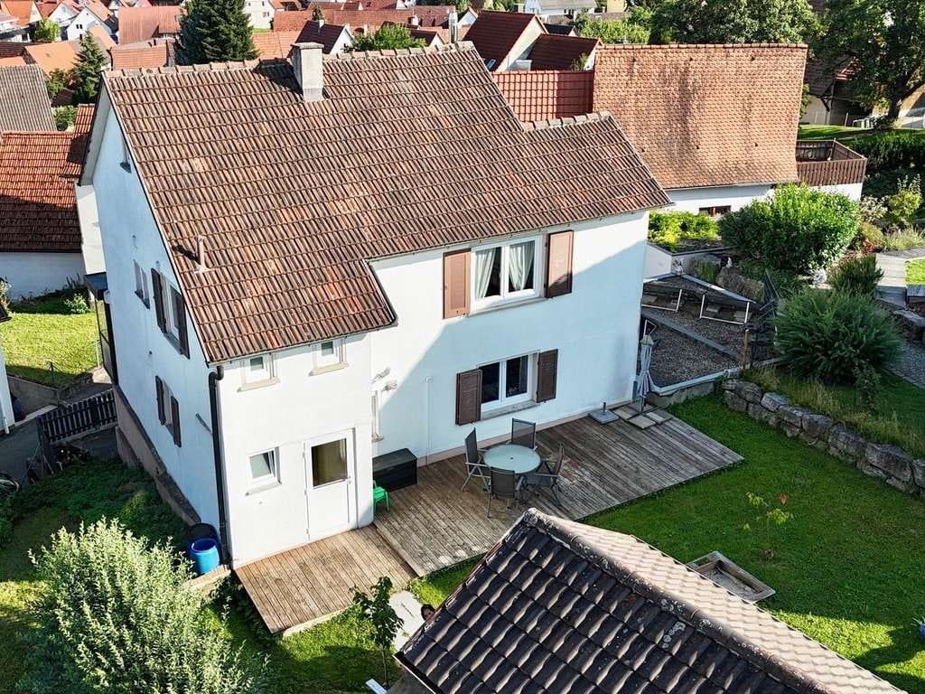 Immobilie in Dußlingen - Charmantes Häuschen mit traumhaftem Garten und Ausblick über Dußlingen! - Bild 1