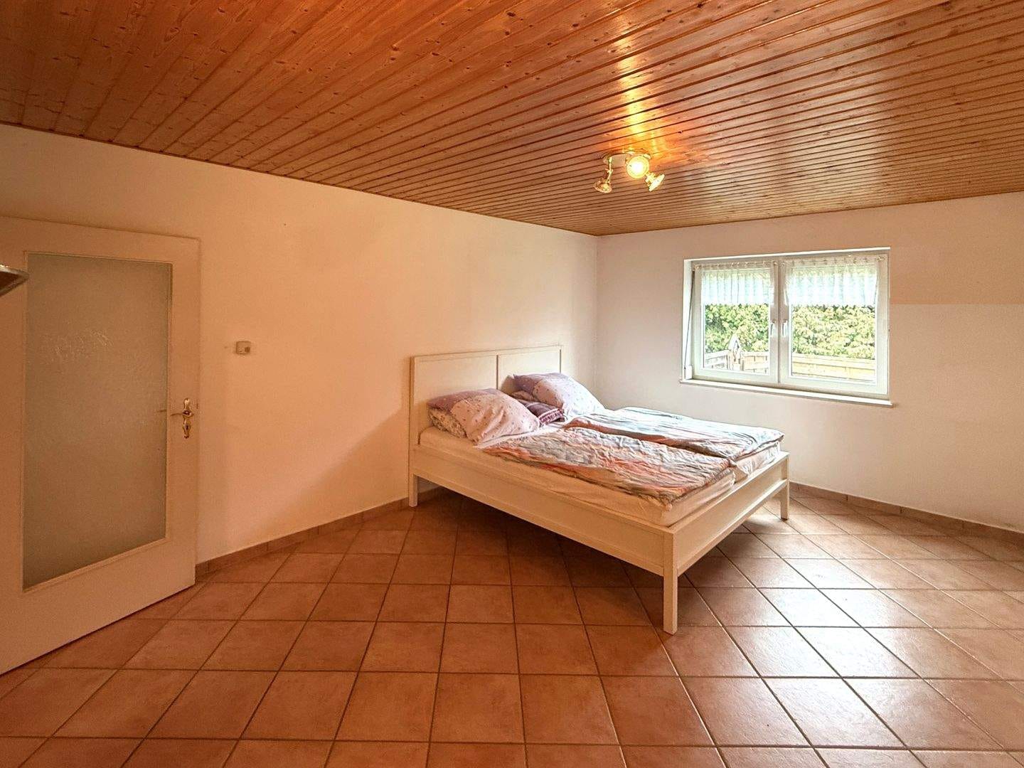 Immobilie in Ortenburg - Einfamilienhaus mit Gartenhütte am Siedlungsrand - Bild 4
