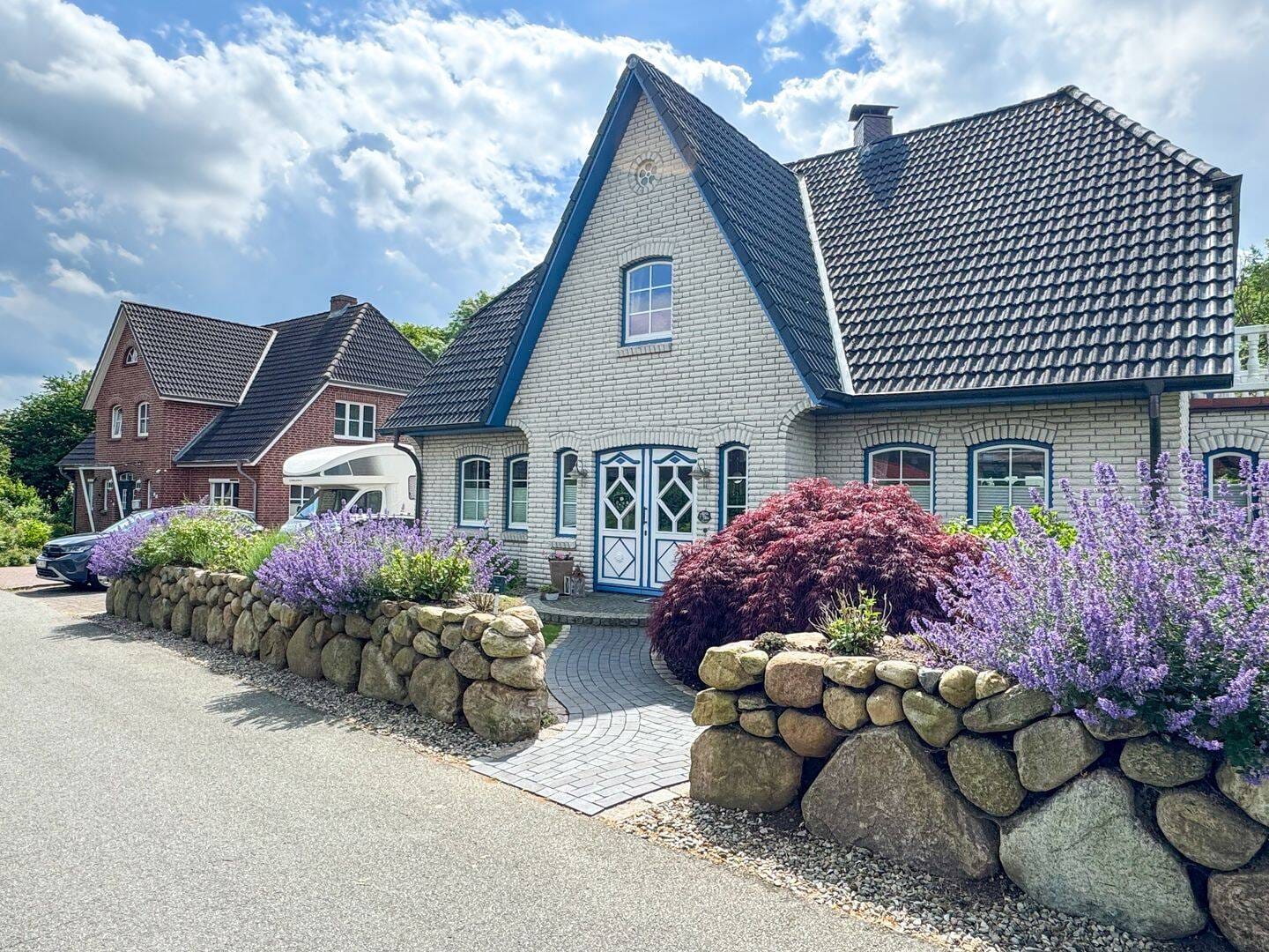Immobilie in Pahlen - Luxuriöses Friesenhaus mit 193 m² im Herzen von Pahlen mit direktem Parkzugang und 800 m² Grundstücksfläche! - Bild 1