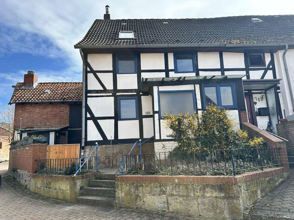 Immobilie in Schellerten - Haus mit Geschichte & Zukunft – Fachwerkcharme zum Selbstgestalten - Bild 0