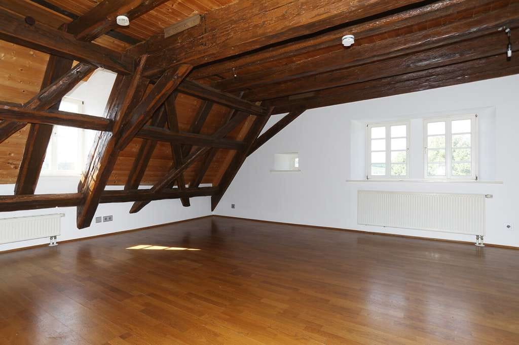 Immobilie in Zaberfeld - 5-Zimmer-Maisonette-Wohnung mit viel Charme und Holz - Bild 3
