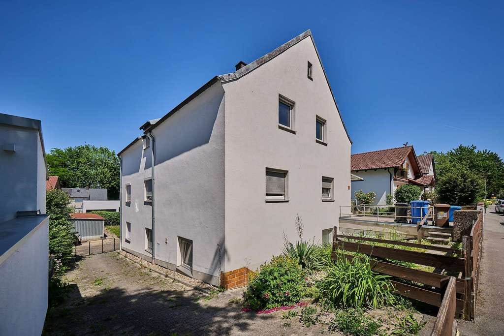 Immobilie in Straubing - Rendite-Chance mit System: Gepflegtes 5-FH in Straubing mit genehmigtem Ausbaupotenzial & Cashflow! - Bild 0