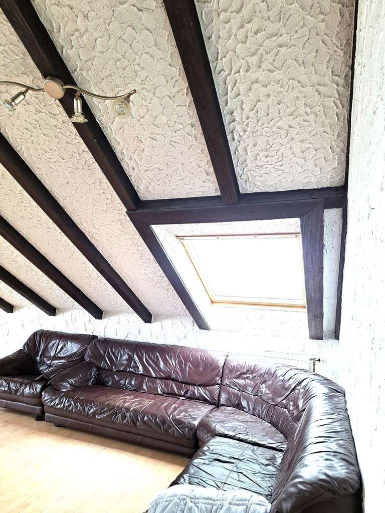 Immobilie in Rainau - Charmante 4-Zimmer-Dachgeschosswohnung mit 2 Balkonen, Gartenanteil und traumhafter Aussicht - Bild 1