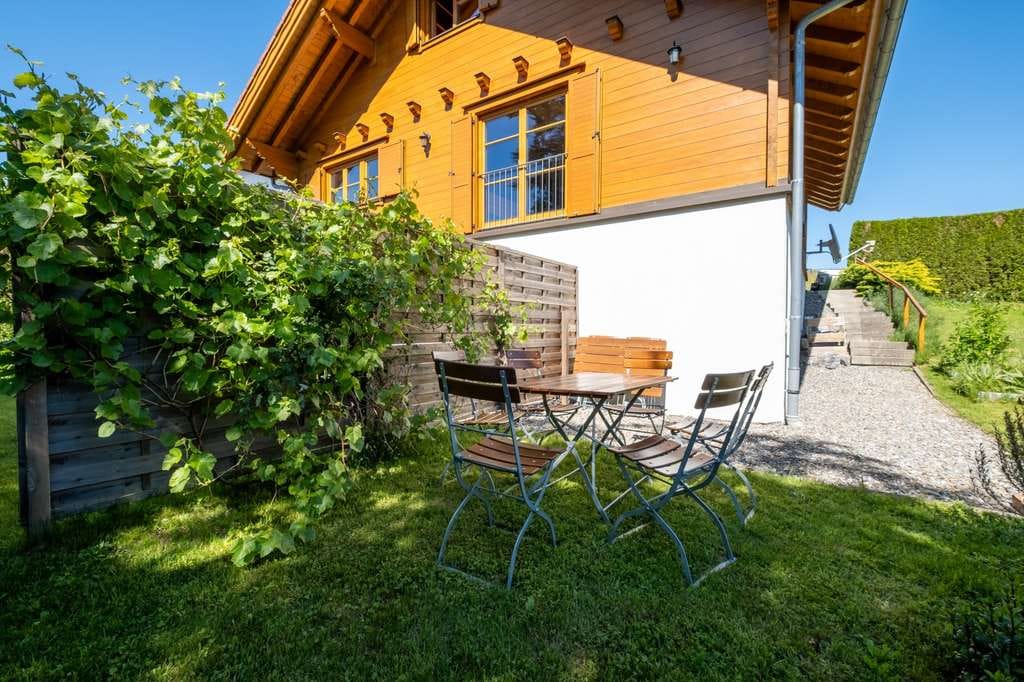 Immobilie in Schlier - SOFORT WOHLFÜHLEN! Sehr charmantes Einfamilienhaus mit Einliegerwohnung in schöner Ortsrandlage - Bild 3