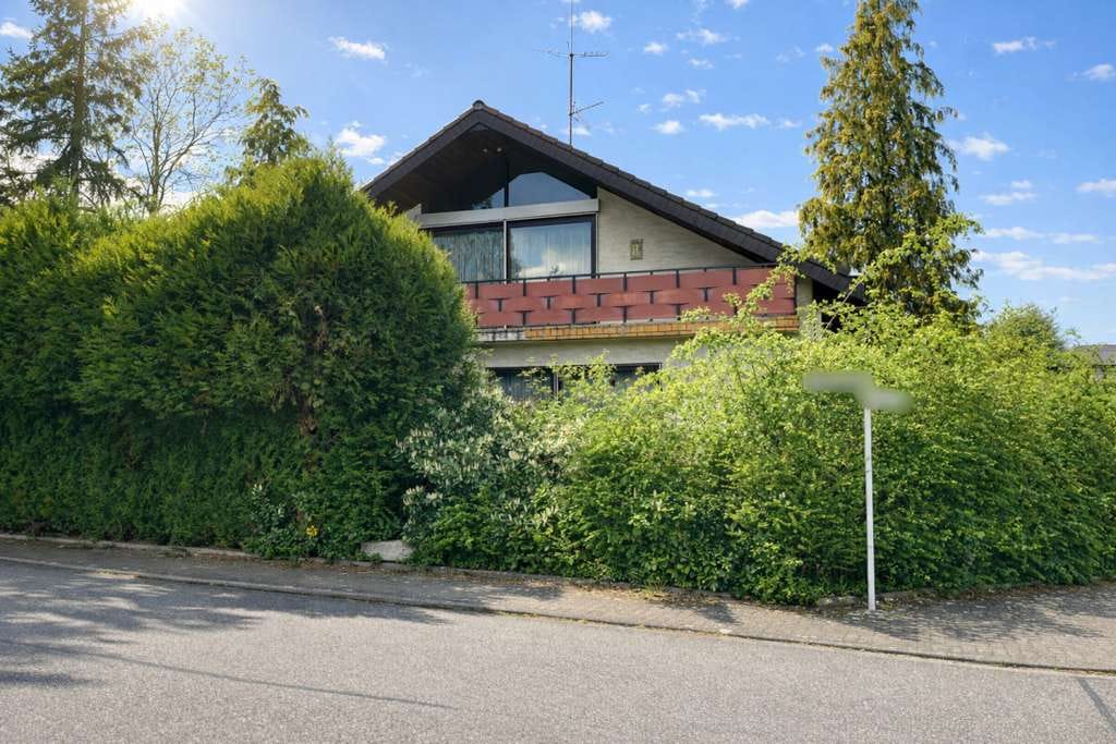 Immobilie in Linkenheim-Hochstetten - Die 80er feiern ihr Comeback - EFH mit Einliegerwohnung in ruhiger und angenehmer Wohnlage - Bild 2